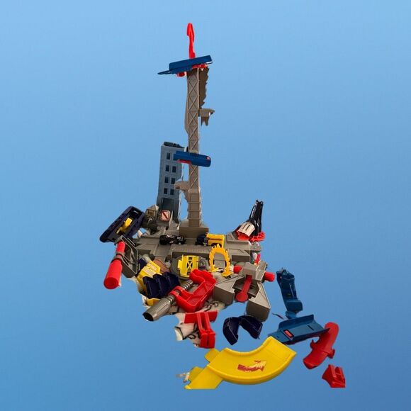 Huge Lot of Hot Wheels Playsets, Tracks & Accessories - Picture 2 of 8